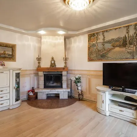 In A Private House 5 Min From Airport Homestay szállás *